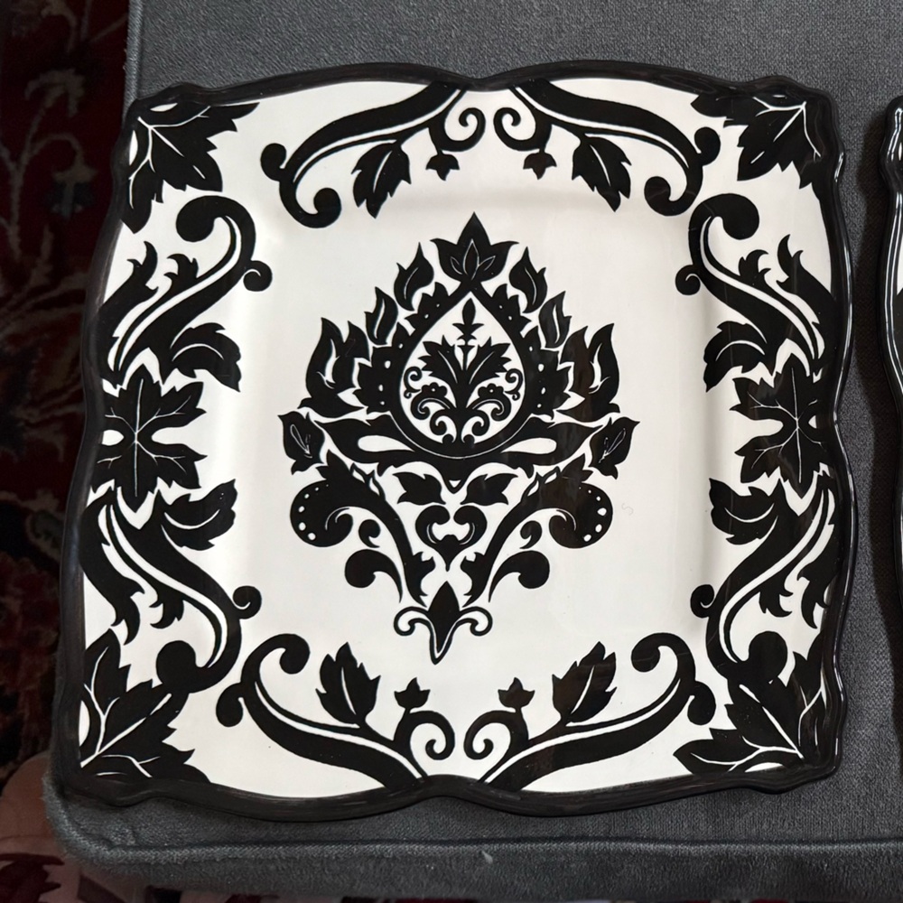 Set of two 222 Fifth Black and White Dinner Plates